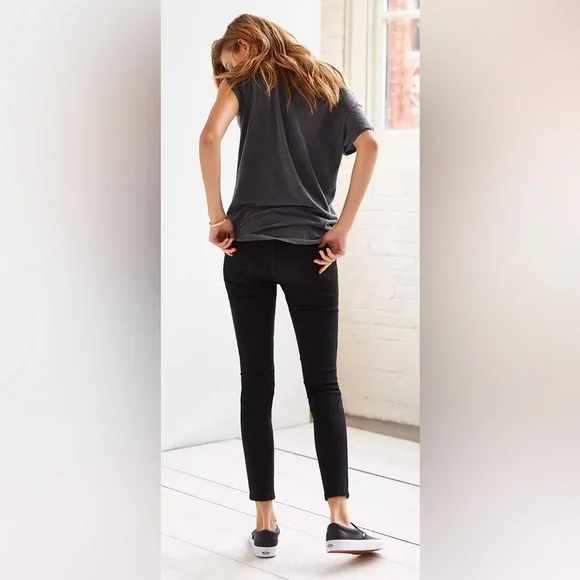 Urban Outfitters BDG Mid Rise Twig Ankle Skinny Jeans Size 27 x 29